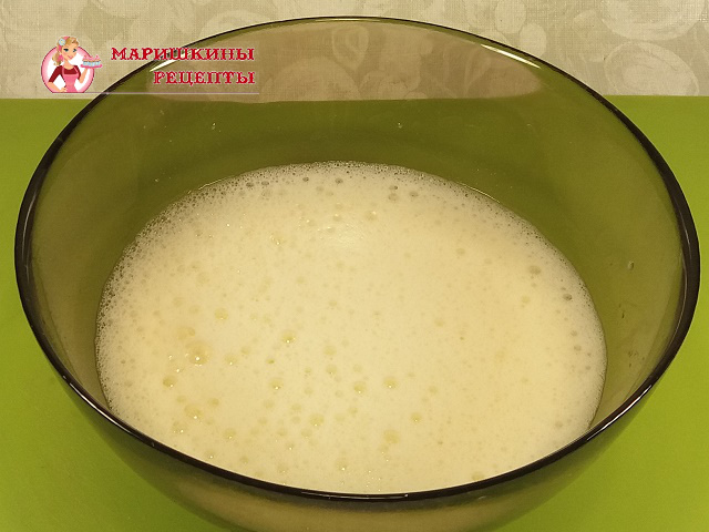 Взбиваем куриные яйца блендером